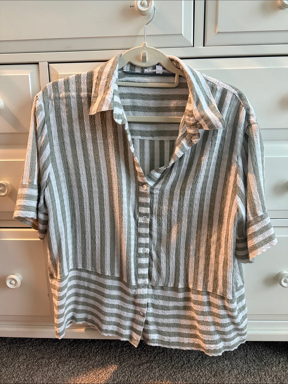 Jane and Delancey Gray and White Striped Short-Sleeve Button-Down Shirt